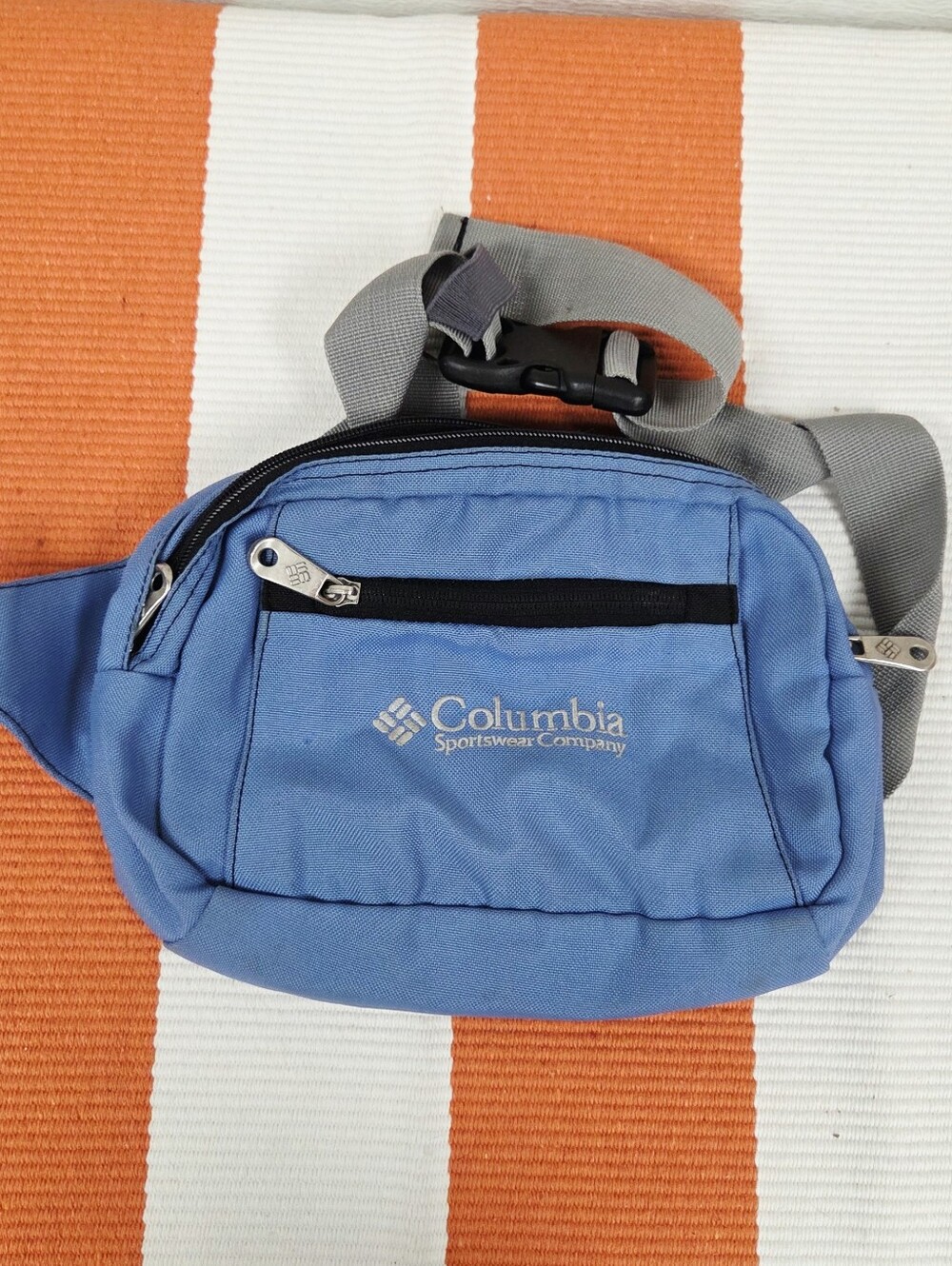 Columbia Light Blue Waist Pack With Black Strap Fanny Pack — image 5 of 8